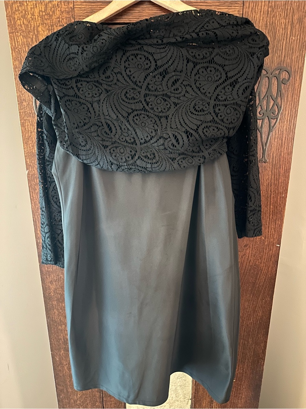 Trina Turk Elegant Black Lace Overlay Shift Dress Size 8 - Picture 10 of 14